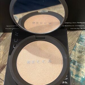 BECCA Radiant Glow Highlighter in Gold